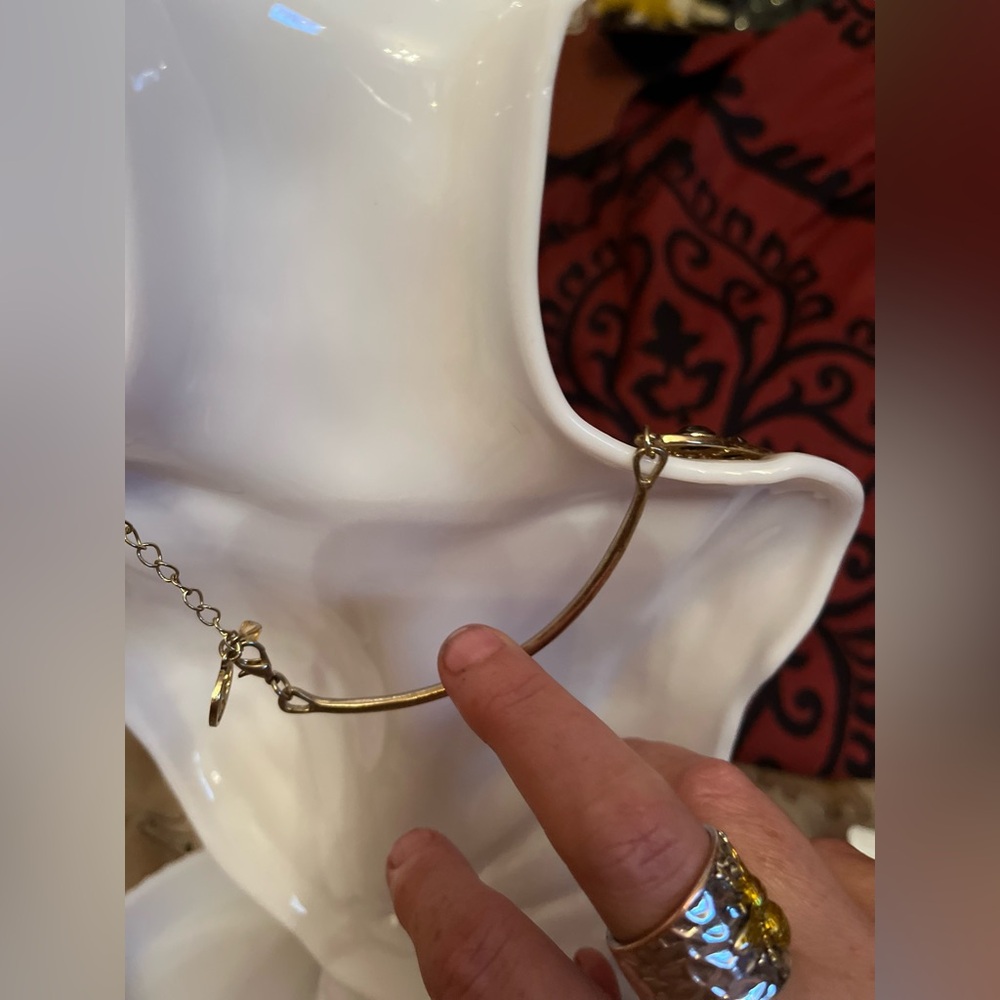 Gold Filigree Collar Necklace with Black Stone Accents Matching Bracelet - Picture 7 of 7